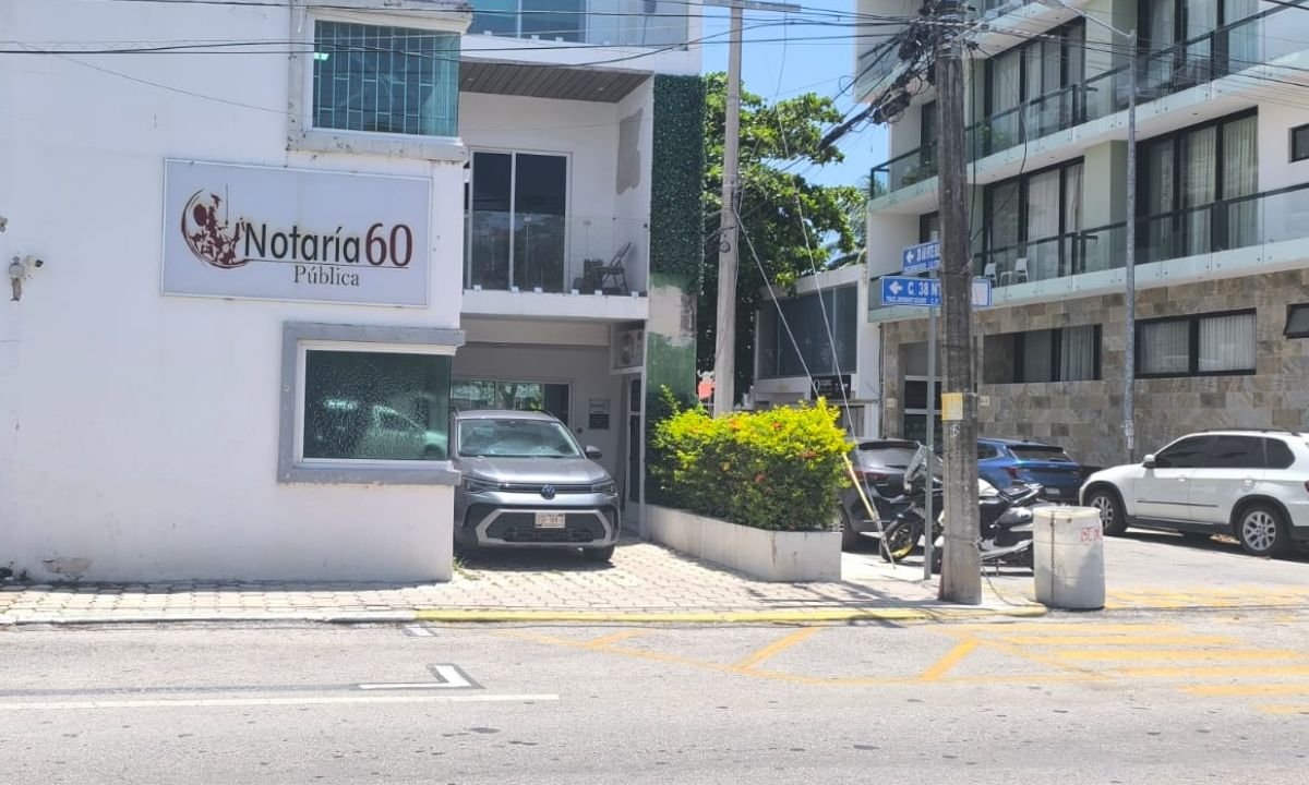 Exterior of a notary office building in Quintana Roo, Mexico