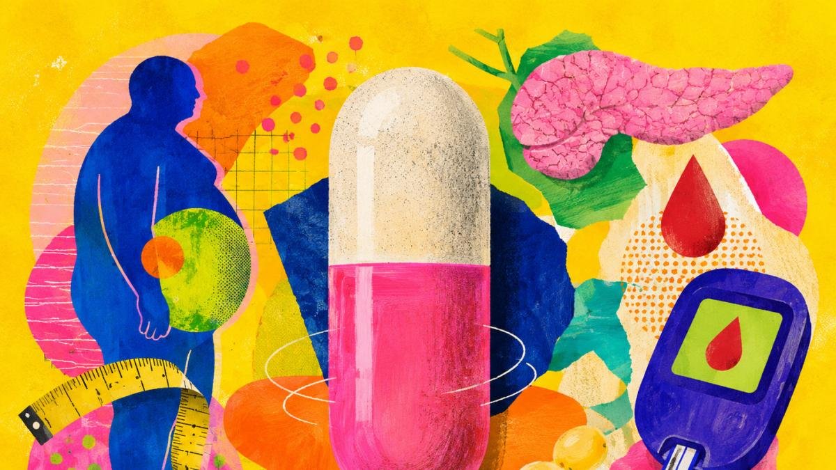 A hand holding a white pill against a blurred background, representing the new oral medication orforglipron approved in Mexico.