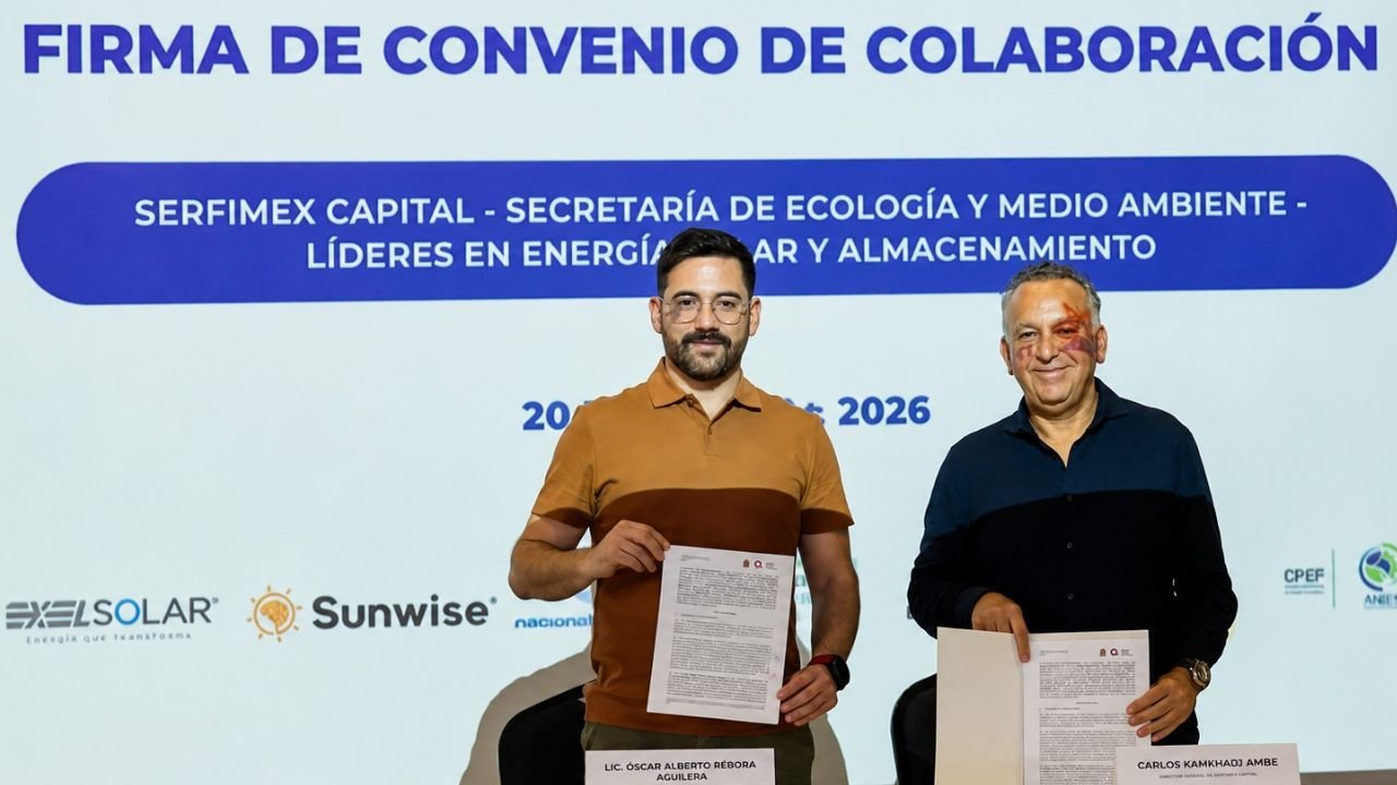 Oscar Rebora Aguilera, head of SEMA, and Carlos Kamkhaji Ambe, president of Serfimex Capital, signing a solar energy agreement in Quintana Roo.