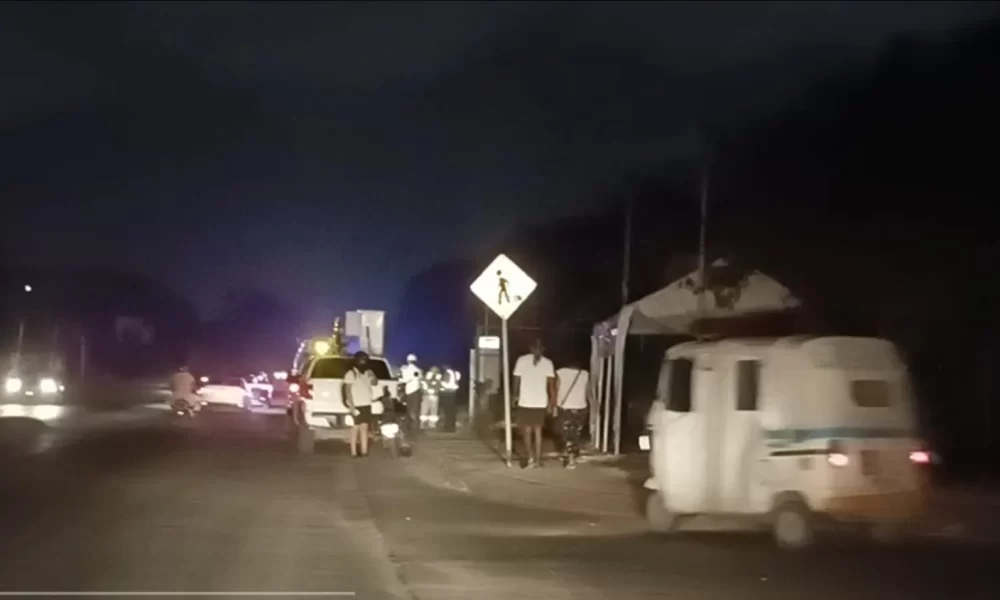 CFE workers repairing an electrical panel on a street in Playa del Carmen at night