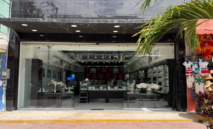 Exterior of a jewelry store on Quinta Avenida in Playa del Carmen