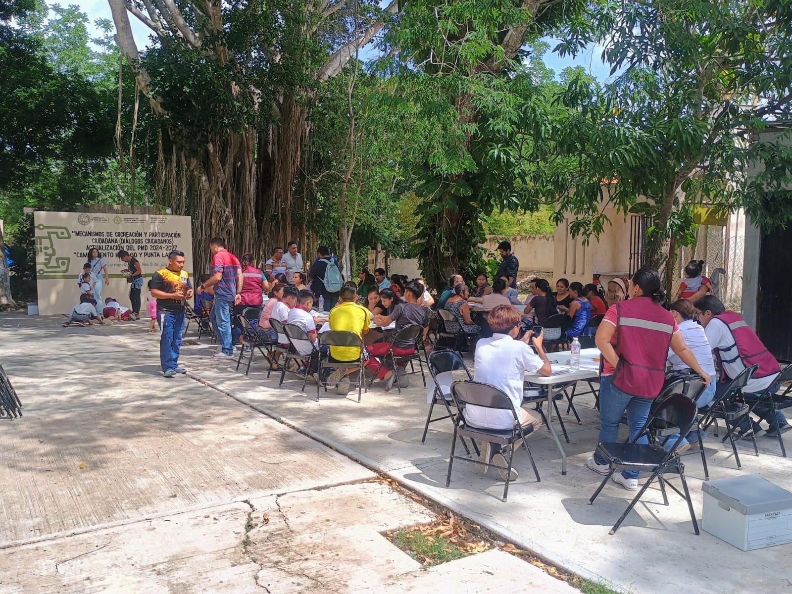 Municipal officials from Playa del Carmen holding a community meeting with residents of Punta Laguna and Campamento Hidalgo