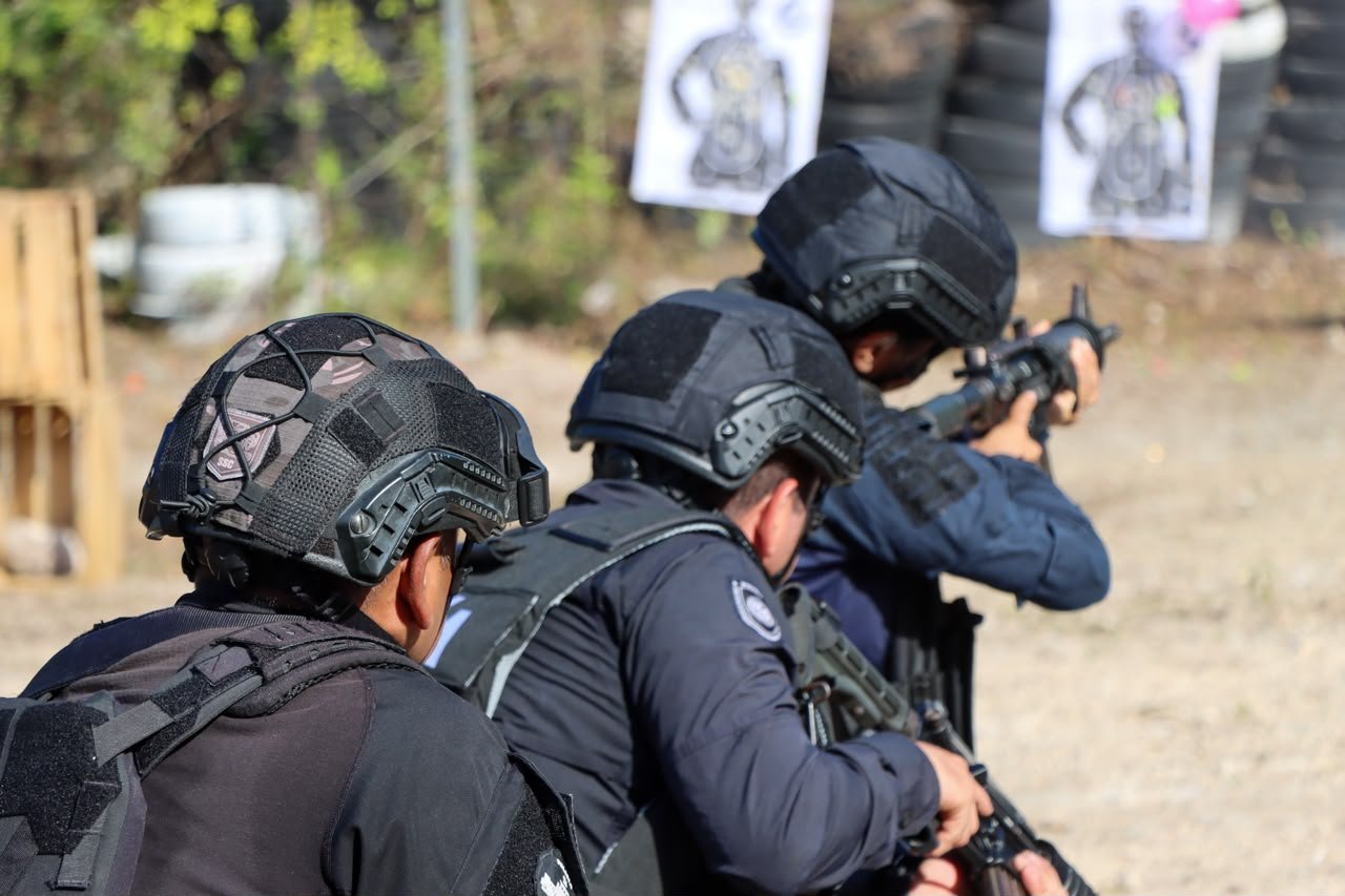 New police recruits in Playa del Carmen participate in a training session as part of a 1,000-hour program.