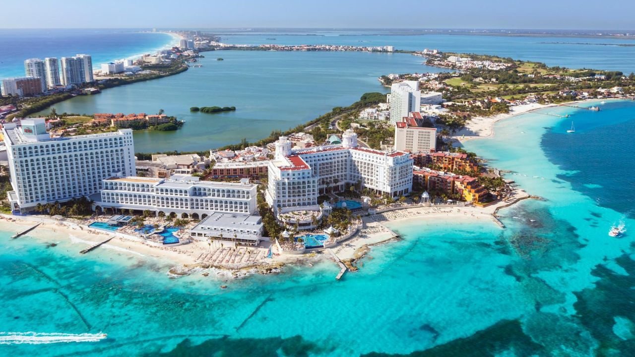 Aerial view of Nichupté Lagoon in Cancun showing signs of pollution and urban development along the shoreline.