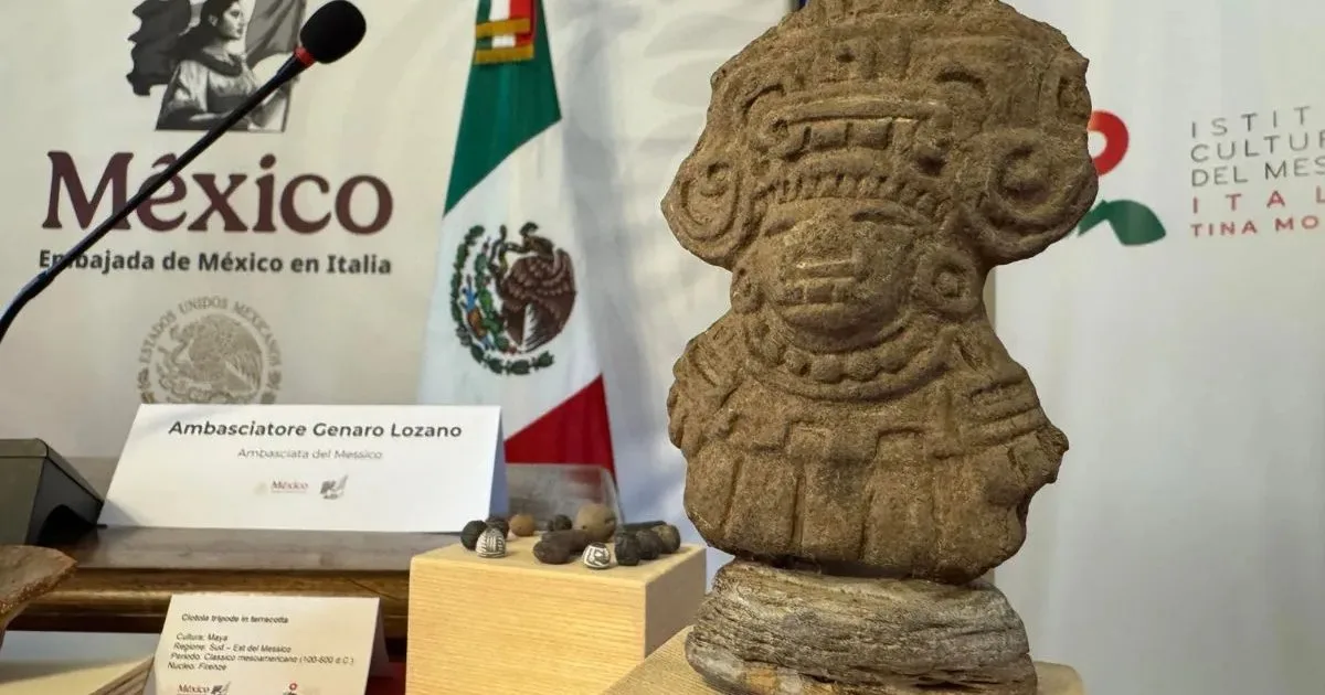 Pre-Columbian archaeological pieces and fossils displayed during a repatriation ceremony at the Mexican embassy in Rome
