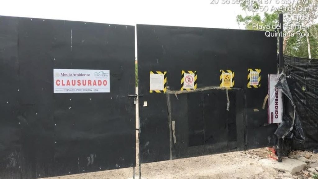 Profepa inspectors placing closure seals on Macondo Playacar construction site in Playacar, Playa del Carmen