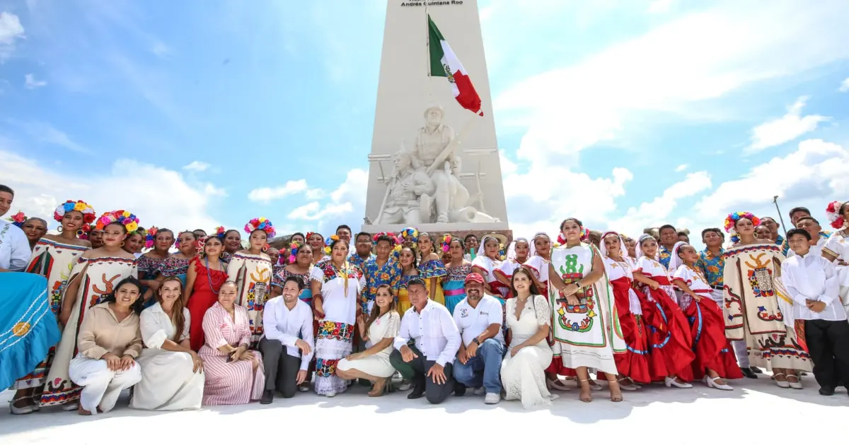 Residents of Quintana Roo, Mexico, enjoying a sunny day at the beach, reflecting high life satisfaction according to INEGI survey.