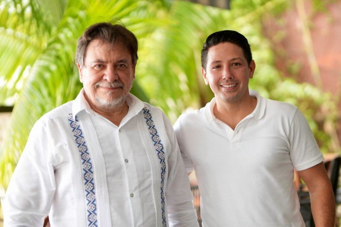 Renán Sánchez Tajonar and Pedro Álvarez Icaza meeting at CONANP office