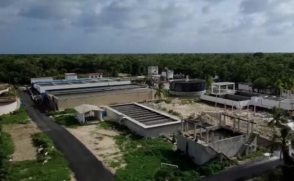 Exterior view of the San Miguelito wastewater treatment plant in Cozumel, Quintana Roo