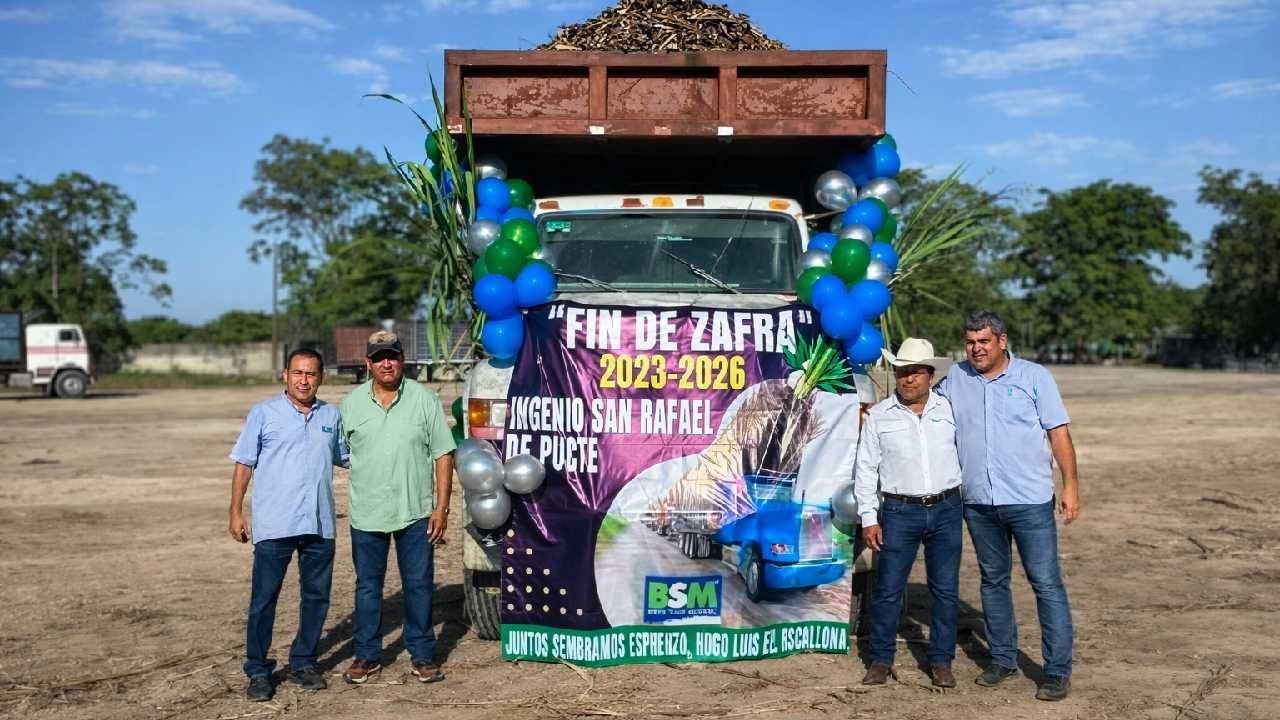 A truck loaded with sugarcane at the Ingenio San Rafael de Pucté mill in Quintana Roo, marking the end of the 2025-2026 harvest.