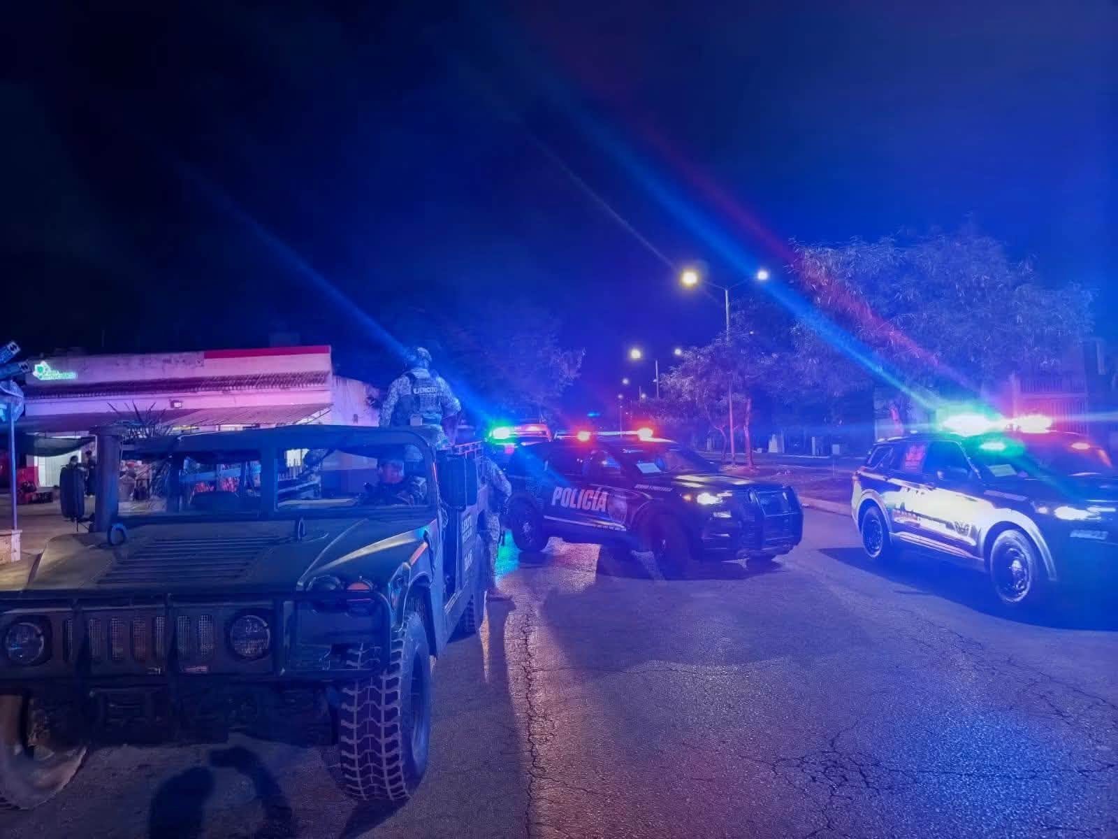 Police vehicles and officers at the scene of a taxi chase in Playa del Carmen