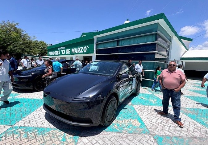 Tesla electric vehicle proposed for Cancun taxi fleet