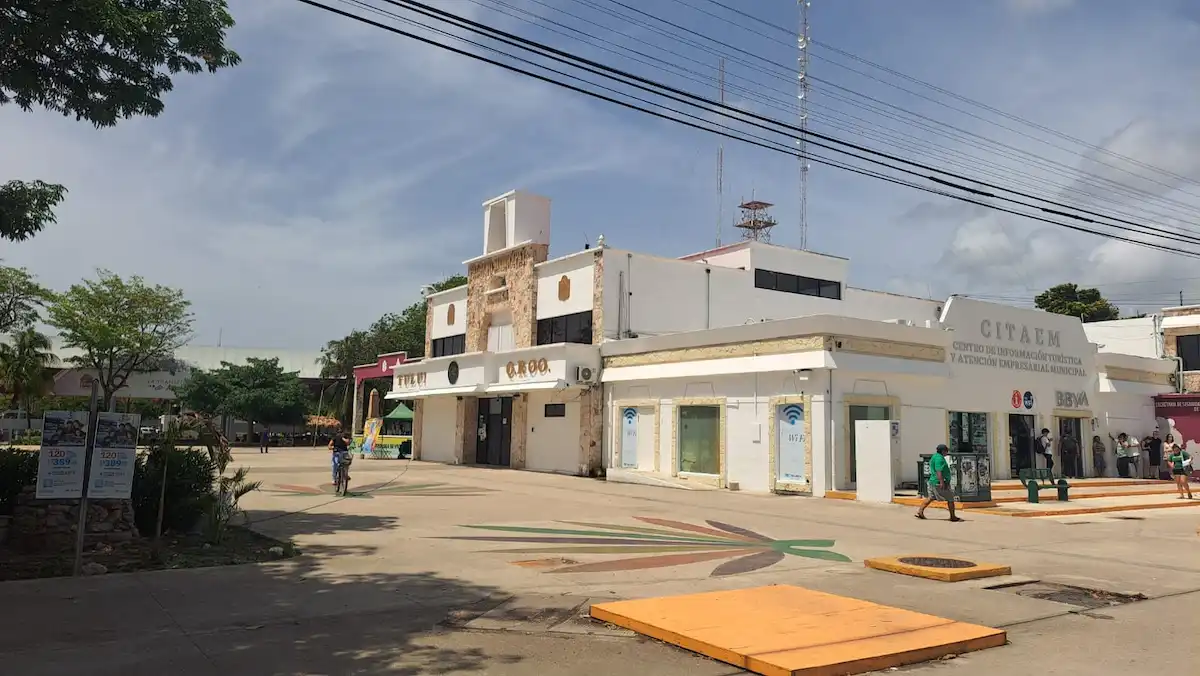 Residents of Tulum gather signatures for a petition to lower electricity rates