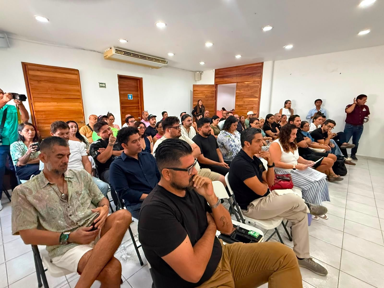 Canirac representatives and Tulum officials meet to discuss tax incentives and permit simplification.