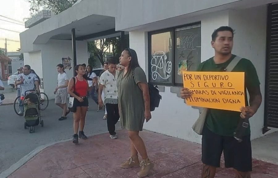 Protesters gather at Tulum sports complex demanding justice for poisoned dog