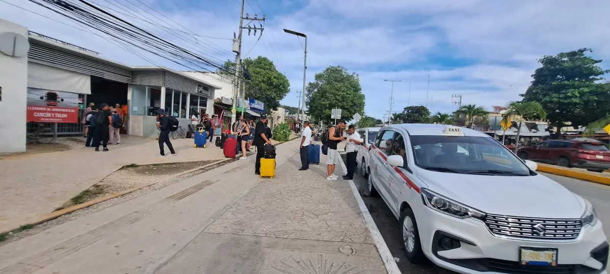 Taxis parked in Tulum as union announces visible fare tables to address overcharging complaints