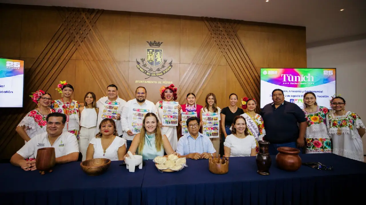 Colorful handmade crafts displayed at the Tunich 2026 Handicraft Fair in Dzitya, Merida