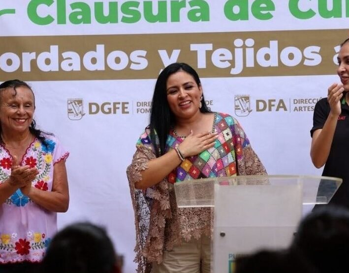 Mayor Blanca Merari Tziu Muñoz presents certificates to 19 women at the closing ceremony of a hand embroidery course in Leona Vicario, Puerto Morelos.