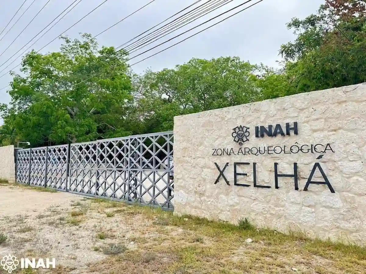 View of the Xel Há archaeological site in Tulum, Quintana Roo, showing restored structures and pathways.