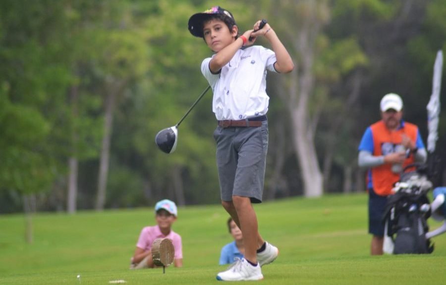 Young golfers competing at El Tinto golf course in Cancun during the 9th Youth Golf Tour finals