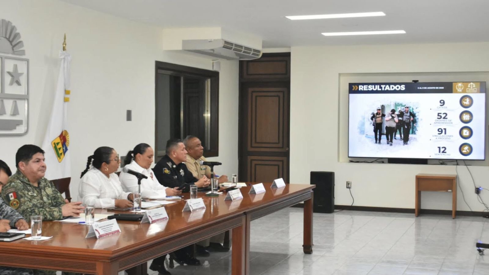 Authorities search the jungle area for 13 workers kidnapped in Bacalar, Quintana Roo.