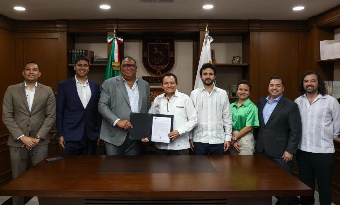 Officials announce BCPMEX's 700 million peso investment in Yucatán.