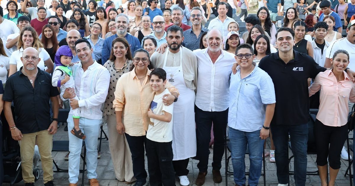 Wood-fired pizza ovens at the first Cancún Festa della Pizza festival at Malecón Tajamar