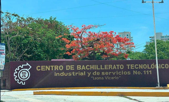 Students waiting outside a high school in Cancún during the enrollment process