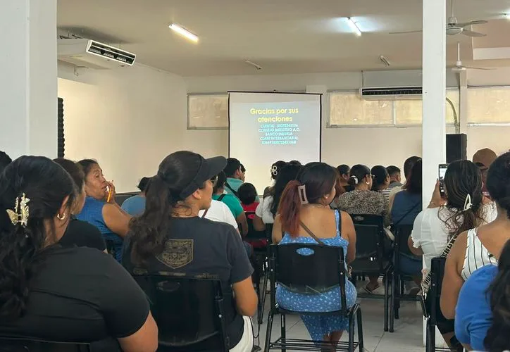 Students outside CBTIS 111 Leona Vicario school in Cancun