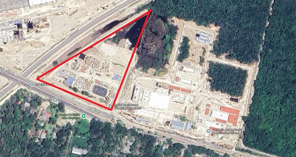 Aerial view of the Mexican Army's military housing construction site in Chetumal, Quintana Roo, showing cleared jungle and buildings under construction.
