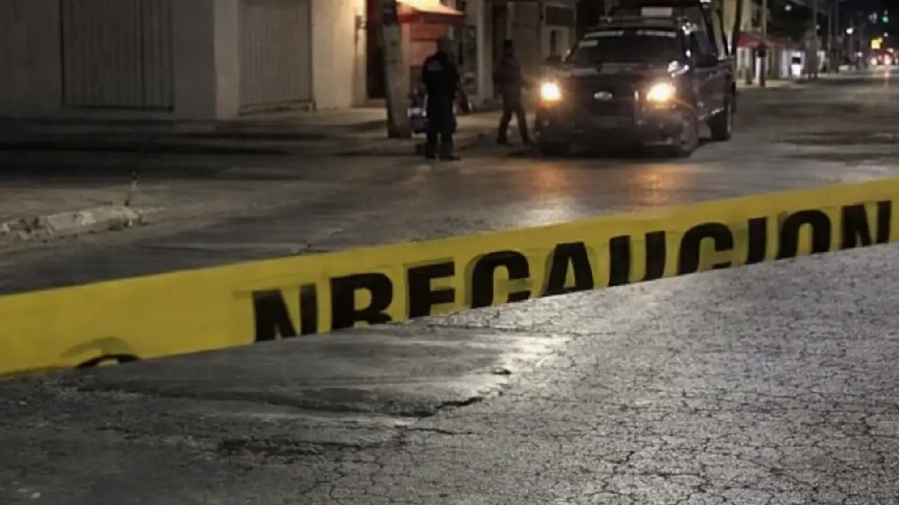Police cordon off the area on Avenida Tulum in Cancun after a man's body was found.