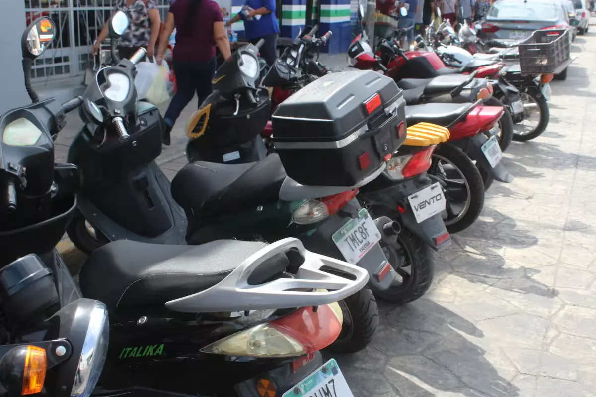 A street scene in Progreso, Yucatán, where criminal gangs are recruiting minors for illicit activities.