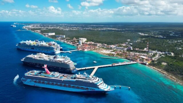 A cruise ship docked at Cozumel, one of Quintana Roo's most important cruise ports.