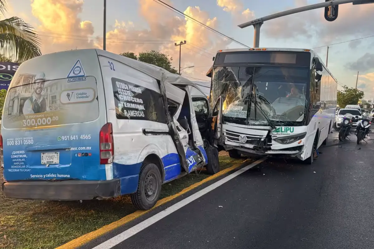 Damaged Turicun van and Lipu bus after their collision on Tulum Avenue in Cancún.