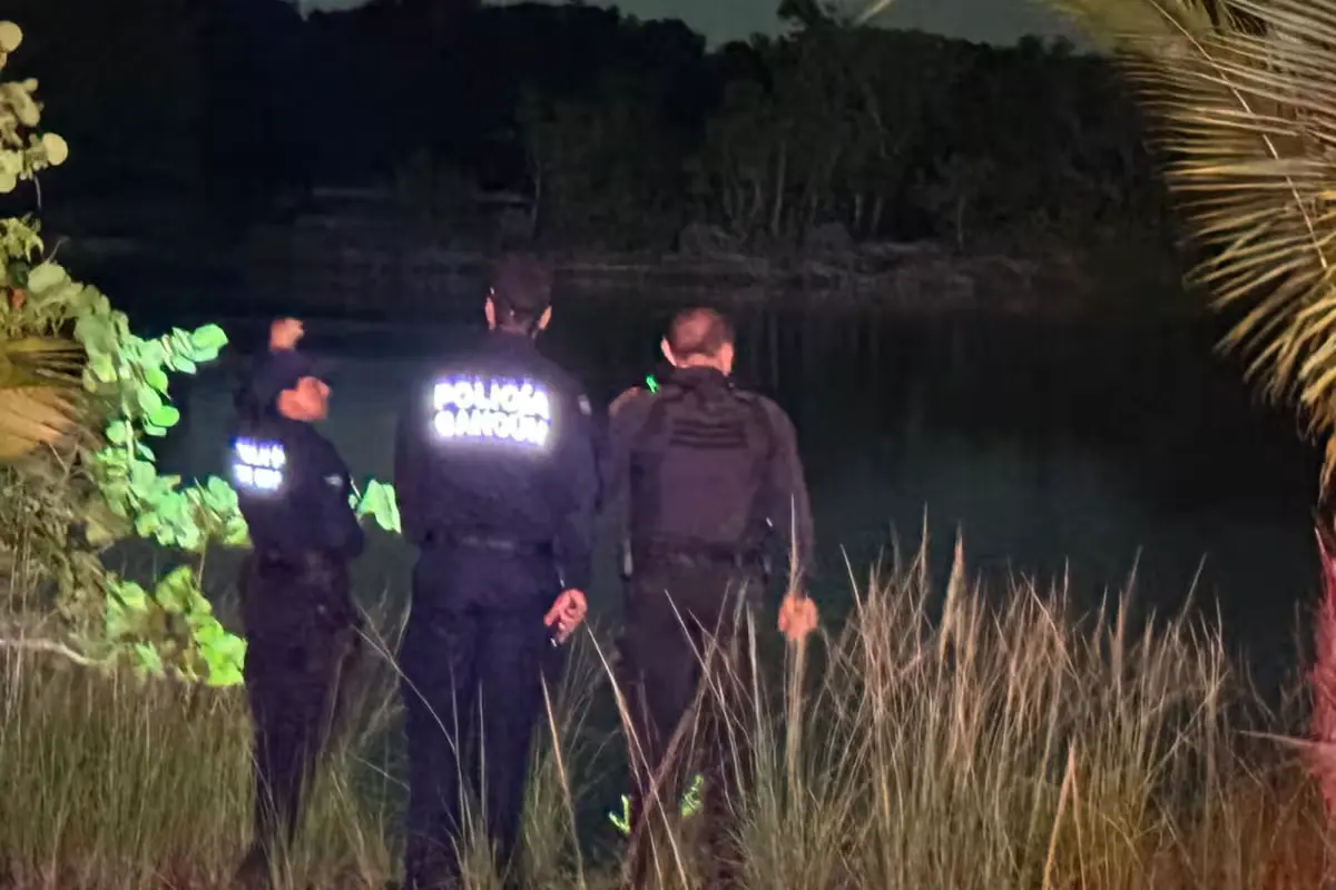 Emergency personnel search the ABC lagoon in Cancún for a missing swimmer.