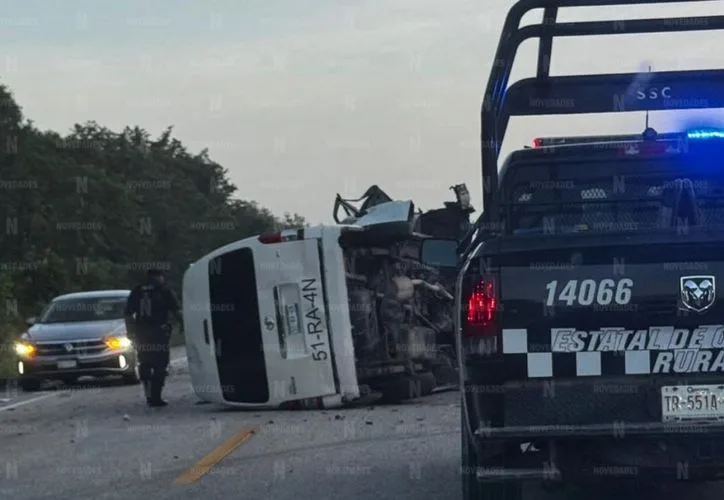 Emergency personnel at the scene of a fatal head-on collision on Federal Highway 307 in Quintana Roo