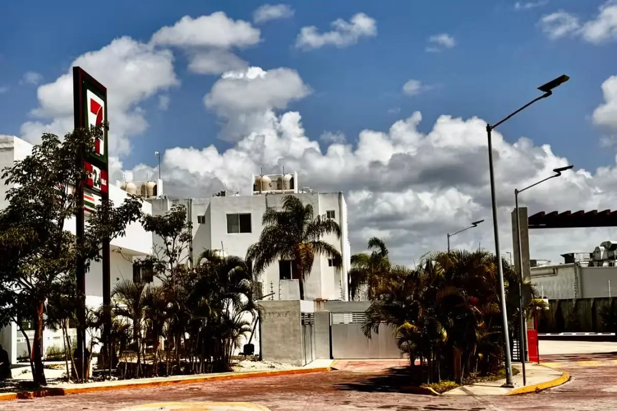 Residents face daily power outages in Playa del Carmen with spoiled food and damaged appliances