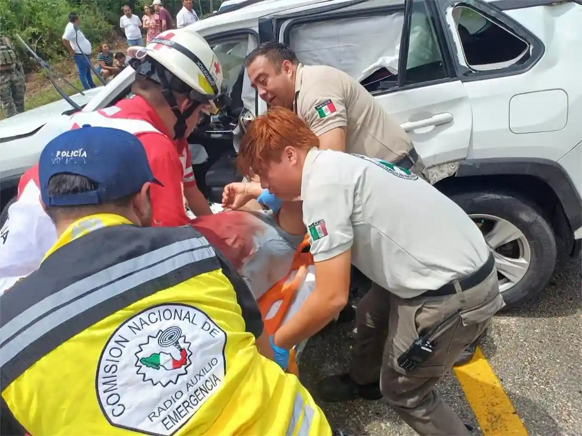 Fatal crash scene on Federal Highway 307 in Quintana Roo involving former mayor Paoly Perera