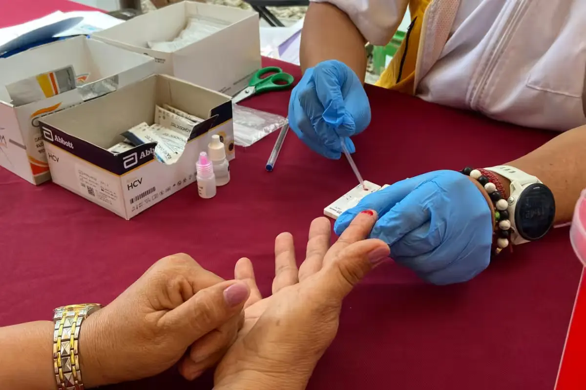 Health specialists discuss HIV prevention and early detection in Quintana Roo