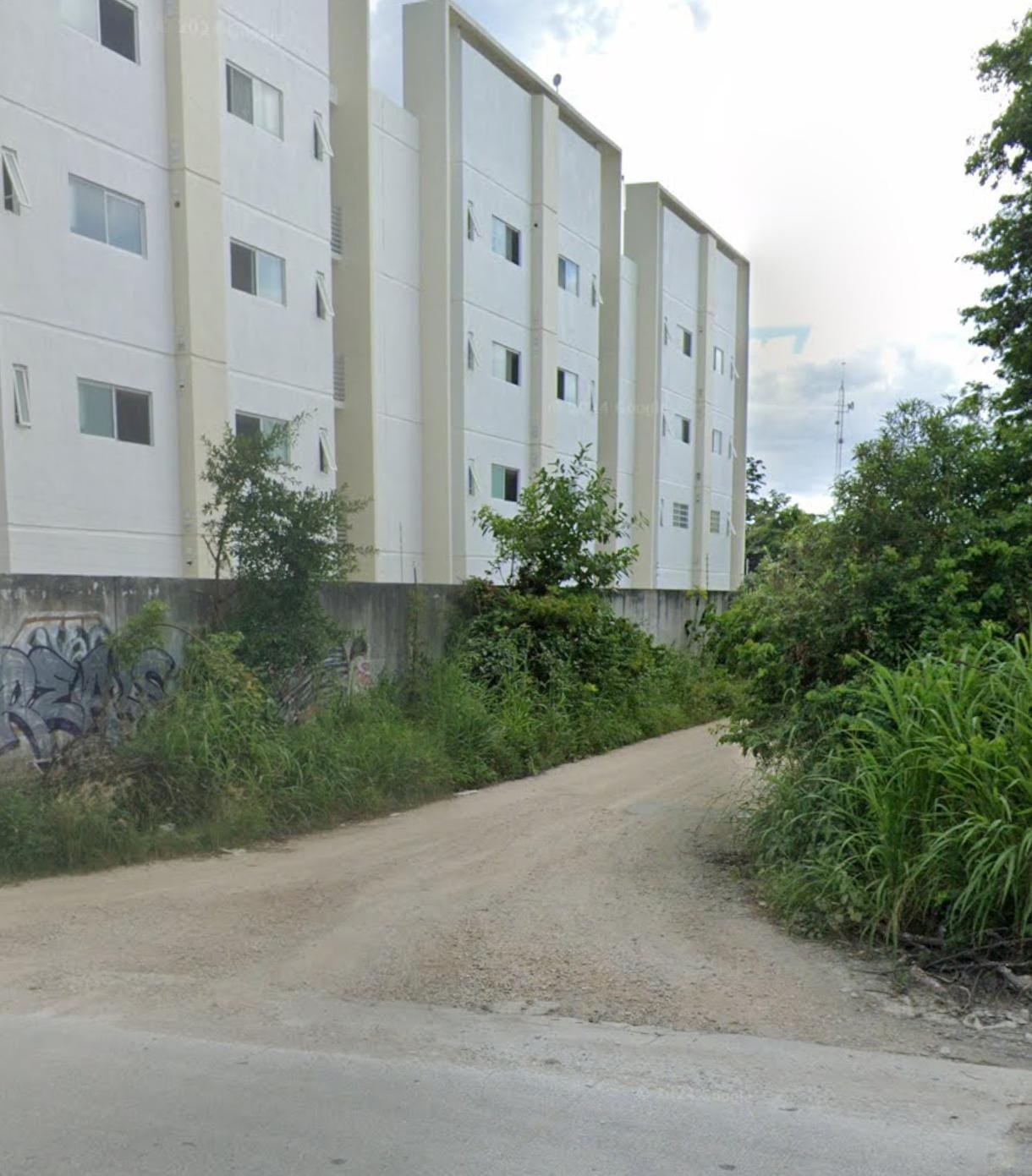 Police inspect the area where a human skull was found at the Real Amalfi construction site in Playa del Carmen, Quintana Roo.