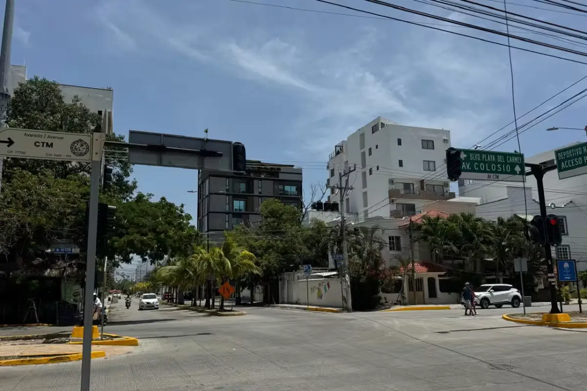 Buildings in the Luis Donaldo Colosio neighborhood in Playa del Carmen, where residents accuse INSUS of overcharging for property titles.