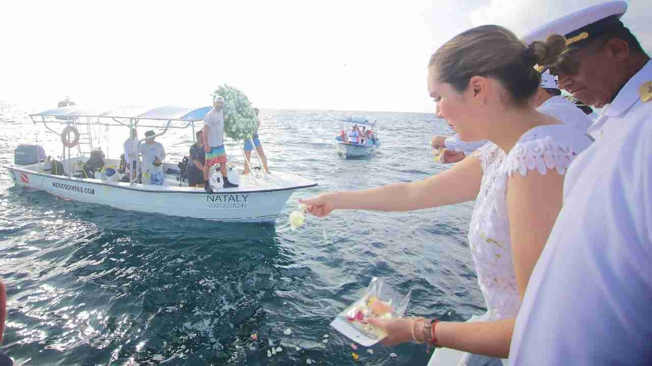 Mayor Atenea Gómez Ricalde leading a floral offering for the Bay Cross Immersion anniversary on Isla Mujeres