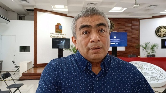 PAN councilman Juan Novelo Zapata speaks during a press conference about recurring power outages in Playa del Carmen, Quintana Roo.