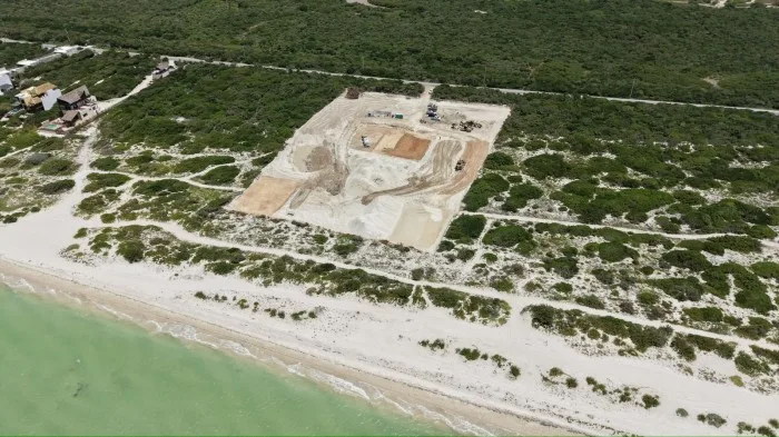 Construction at the Las Dunas residential project in Chuburná, Yucatán, which Profepa ordered closed after environmental violations.
