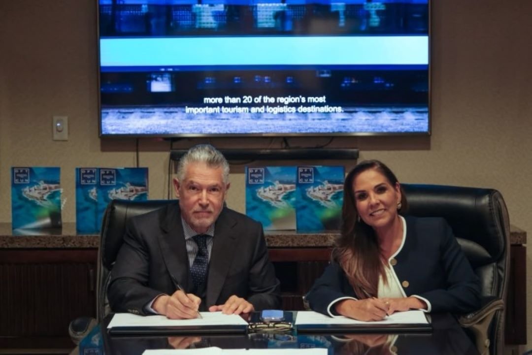 Governor Mara Lezama and Dr. Roberto Cervera sign a memorandum of understanding for a medical center in Cancun during a ceremony in Orlando, Florida.