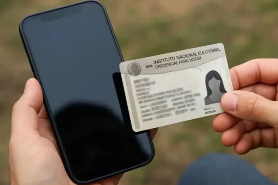 A smartphone screen showing a warning about mobile line suspension