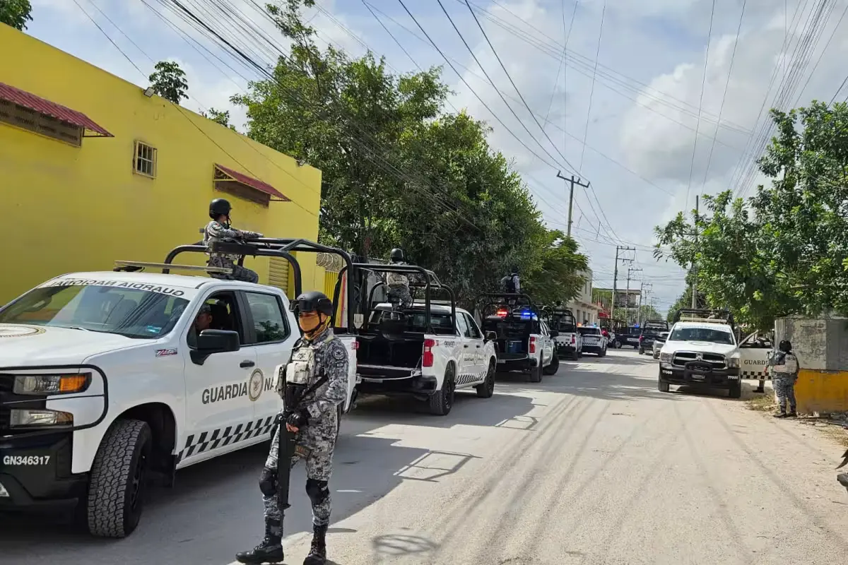 National Guard officers and other security forces at the crime scene in Cancún's Valle Verde neighborhood