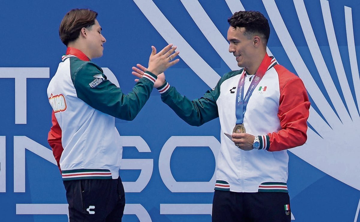 Osmar Olvera and Juan Celaya of Mexico celebrate winning the synchronized 3m springboard final at the 2026 Central American and Caribbean Games in Santo Domingo.