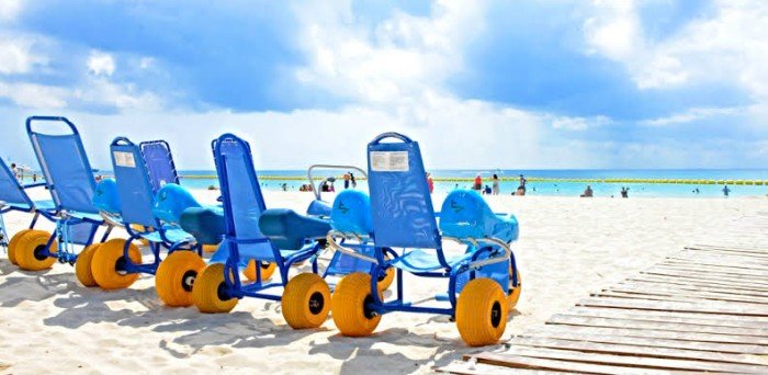 Beach access for people with disabilities in Playa del Carmen