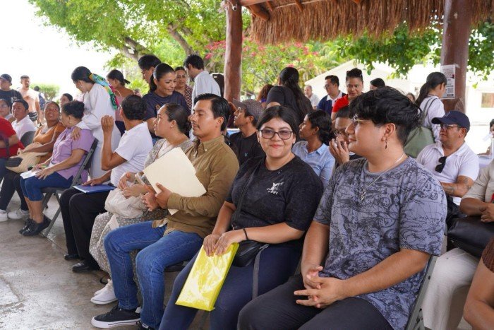 Attendees at the 18th Municipal Employment Fair in Playa del Carmen